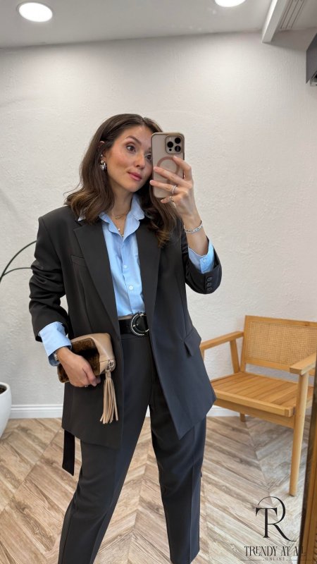 بني محروق مايل للرمادي