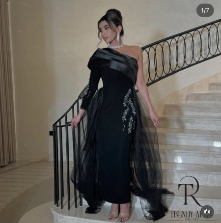 أسود