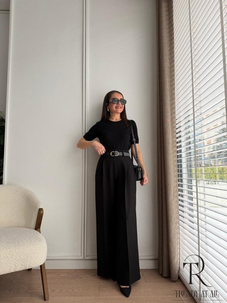 أسود