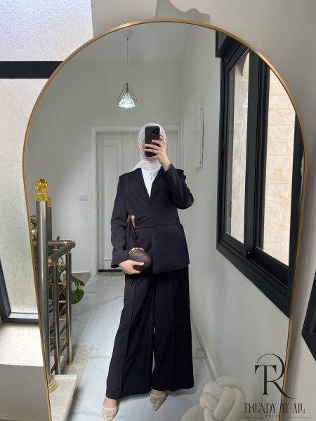 أسود