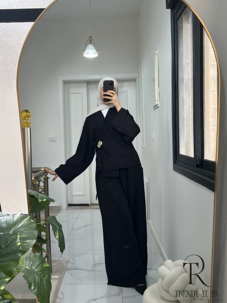 أسود