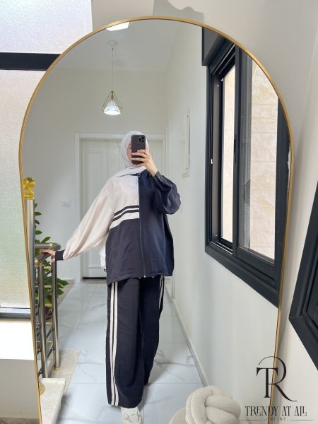 أسود