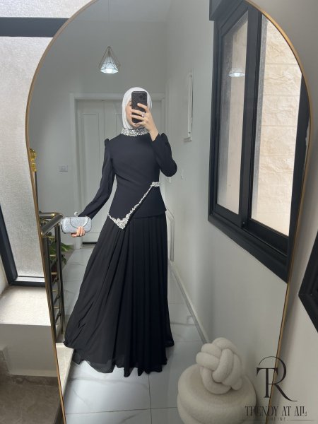 أسود