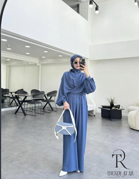 أزرق غامق