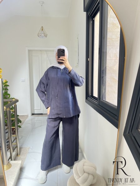 رمادي غامق