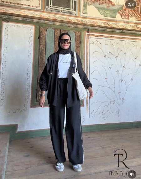 أسود