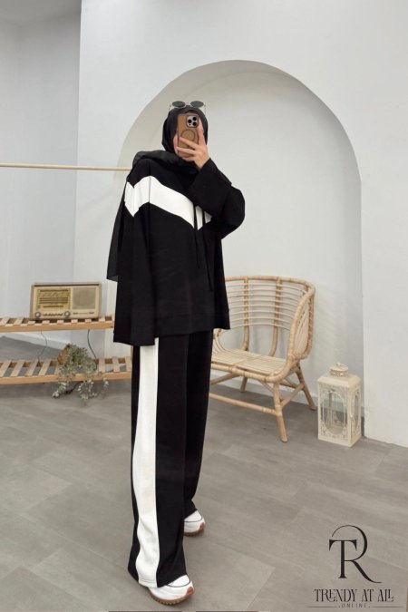 أسود