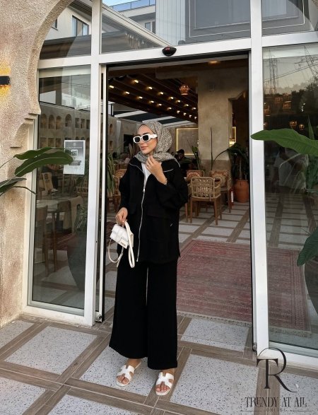 أسود