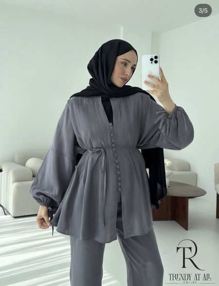 رمادي غامق