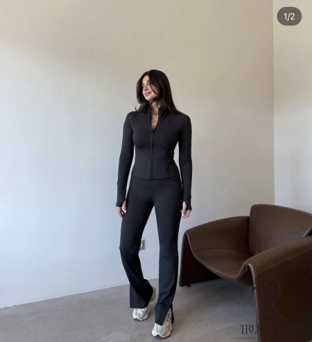 أسود